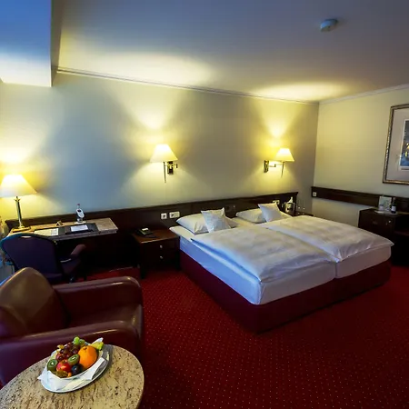 Отель Sachsenwald 4*